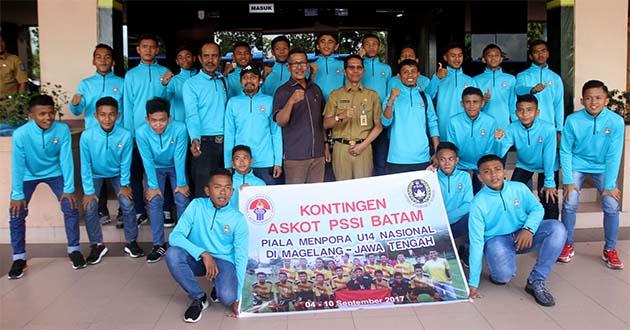 Amsakar Lepas Askot Batam ke Piala Menpora U-14 Nasional